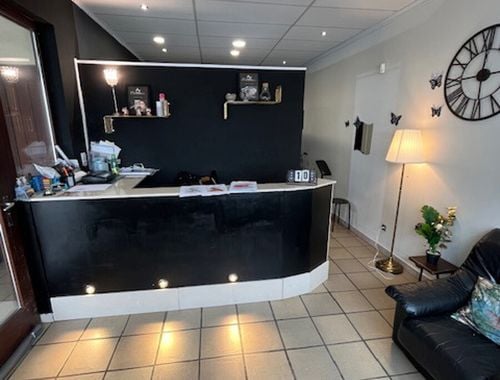                                         Handelszaak te huur in Roux, € 600
