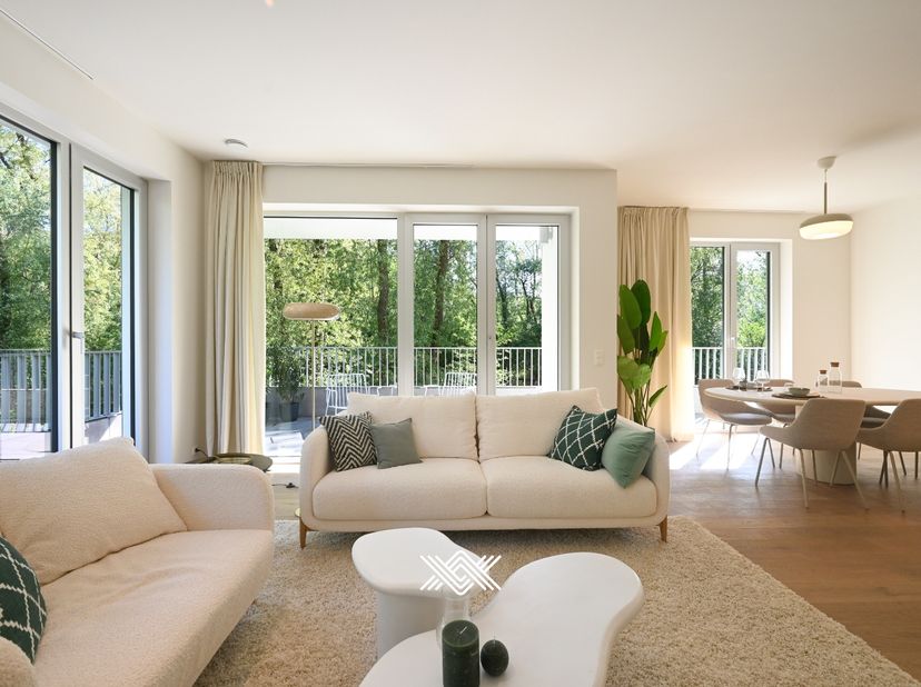 U vindt dit hoekappartement van 134 m² in het nieuwbouwproject Bloei in Gent. Het appartement beschikt over een inkomhal met een berging, een gastento