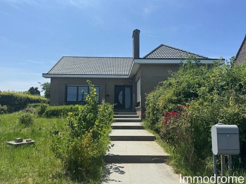 Instapklare laagbouwvilla met mooie tuin gelegen in het landelijke Pellenberg&lt;br /&gt;
Bent u op zoek naar rust, comfort én een uitstekende ligging? Dan