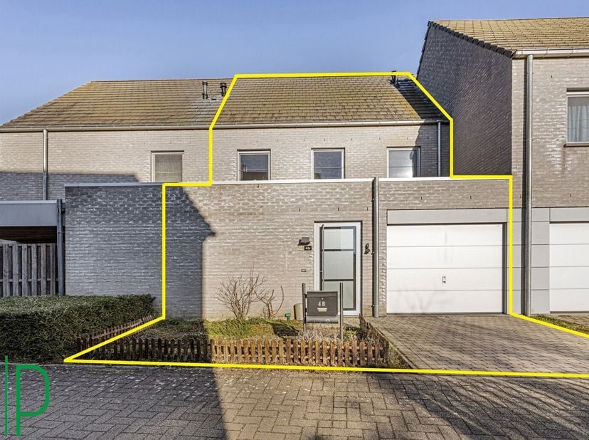 Recente woning in doodlopende en kindvriendelijke straat.&lt;br /&gt;
Deze gesloten bebouwing van 2012 is gesitueerd in het centrum van Grobbendonk doch een