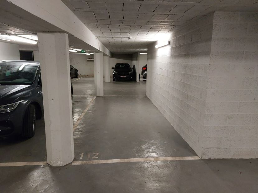Emplacement de parking + local velos dans un immeuble récent au niveau -2 largeur de 2.2m