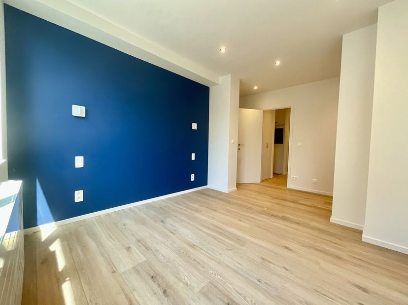 Te huur  Volledig gerenoveerd appartement met 2 slaapkamers  PEB B  Victor Hugostraat 47, 1030 SchaarbeekPrachtig appartement van 85 m², gelegen op de