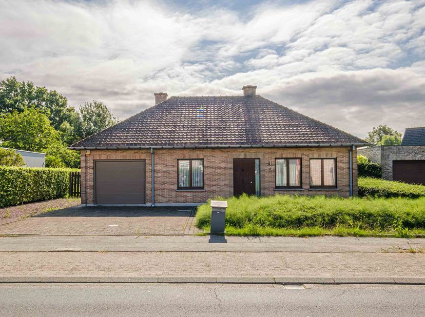 GOED GELEGEN HUIS @KONTICH KAZERNE &lt;br /&gt;
 &lt;br /&gt;
Omvattende living, keuken, wc, badkamer, slaapkamer en garage.  &lt;br /&gt;
In de buurt Kontich Kazerne.