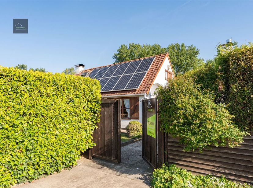 Instapklare vakantiewoning met tuin &amp; staanplaats vlak bij zee, Plopsaland en Frankrijk!&lt;br /&gt;
Gezellige en ruime vakantiewoning met 3 slaapkamers, ve