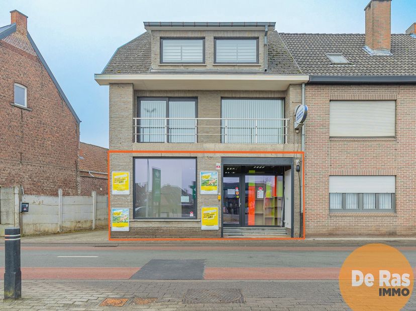 HAALTERT (Ede) - Op een zeer commerciële ligging kan u deze handelsruimte van 90m² terugvinden. Vlakbij verbindingswegen richting Aalst en Erpe-Mere.