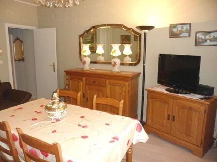 Cet appartement cosy est situé à deux pas de la digue, dans un petit immeuble authentique à proximité du casino et du centre. Il s&#039;agit d&#039;un apparteme