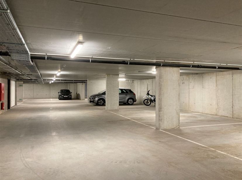 Ondergrondse staanplaats te koop te Westerlo/Geel.&lt;br /&gt;
Gelegen op een gunstige locatie nabij centrum Westerlo en dit op de nieuwbouwsite Zandberg. D