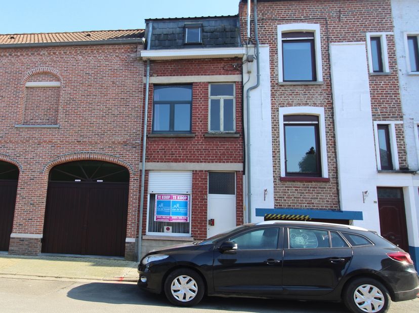 Knusse starterswoning op wandelafstand van het centrum Geraardsbergen. Deze starterswoning is gelegen in het centrum van Geraardsbergen (doch rustig g