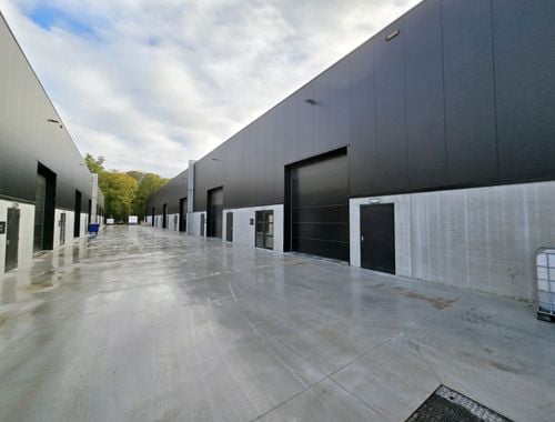                                         Bedrijfsgebouw te huur in Buggenhout, € 1.060
