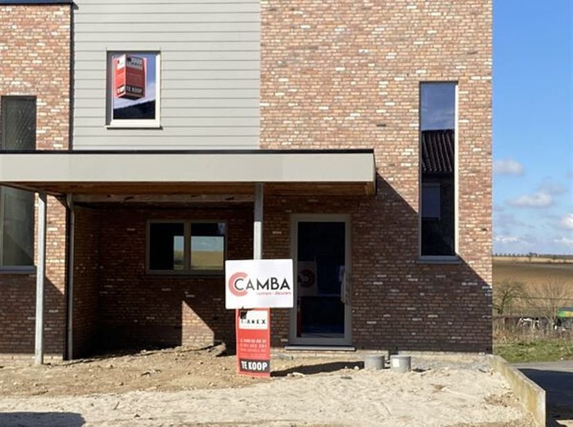 Als meest rechts gelegen van 4 nieuwbouwwoningen aan de Steenweg 78 te Gingelom is deze woning een perfecte mix van comfort, stijl en duurzaamheid. &lt;b