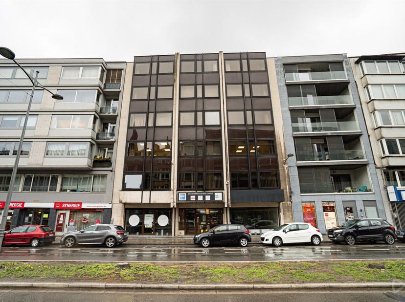 Contact Virginie Wilkin au 0484/06.1000 ou virginie.wilkin@weinvest.be |&lt;br /&gt;
Idéalement située sur le Boulevard de la Sauvenière, ce plateau de 270m