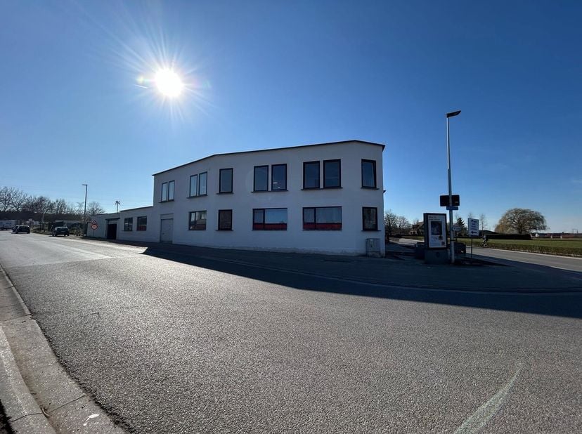 Bien professionnel à louer
                    à 2627 Schelle