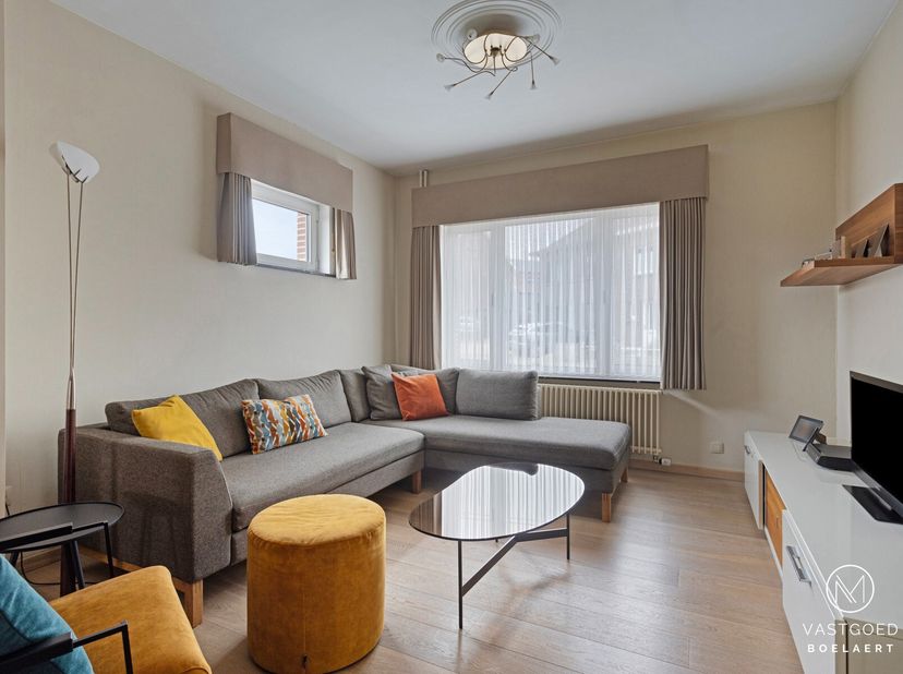 Charmante en gezellige woning te Erpe. Gelegen op korte afstand van Vijfhuizen, op- en afrit E40 en in nabije omgeving van scholen en tal van winkels.