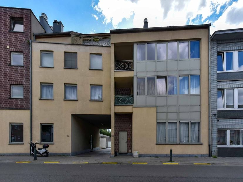 Het centraal gelegen appartement genummerd A.12 nabij het centrum van Vilvoorde, gelegen op de derde verdieping met toegangsdeur, living, keuken, hall