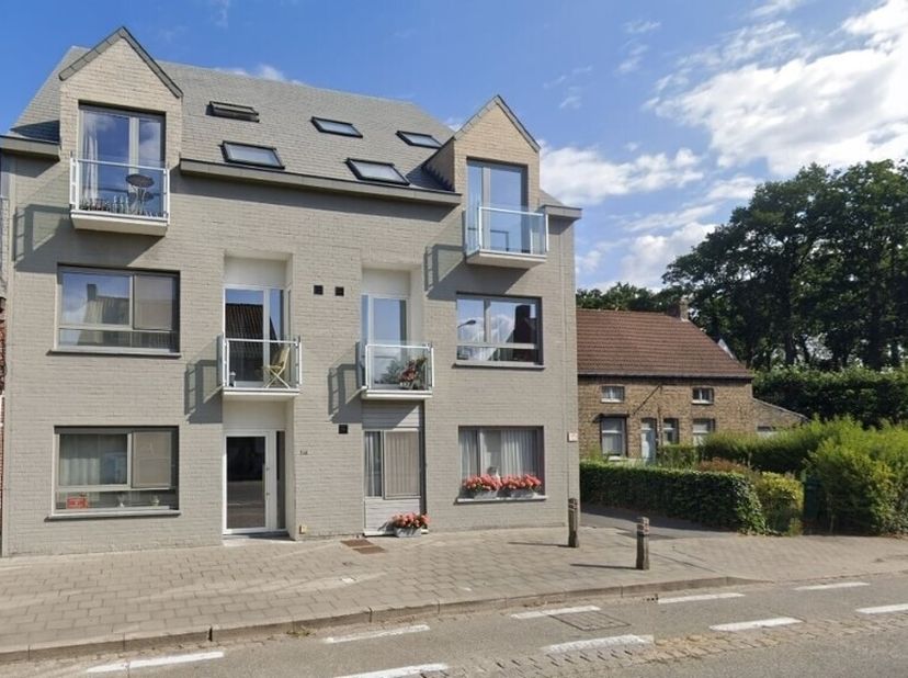 Gerenoveerd 2-slaapkamerappartement op een interessante ligging in Assebroek. Met een vlotte verbinding naar de ring en het centrum van Brugge. Ideaal