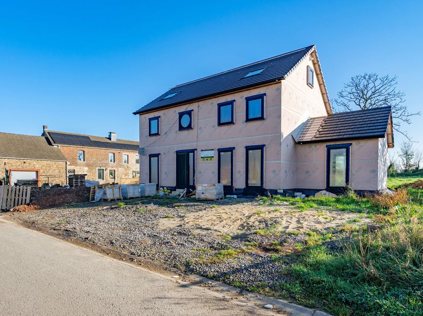 Découvrez cette maison moderne de 300m² en cours de construction, située à Fosse-la-Ville sur une magnifique parcelle de 1653 m².&lt;br /&gt;
Un projet prom