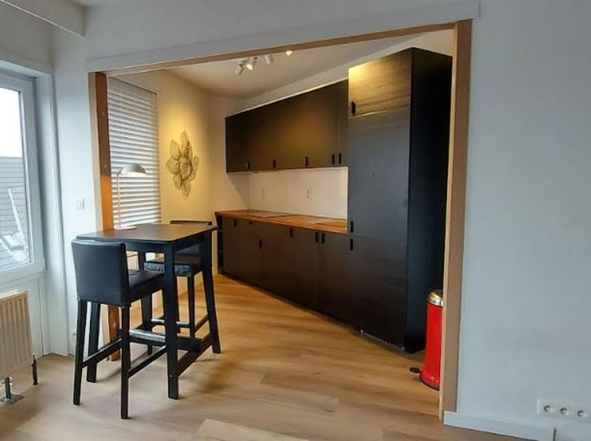 **In OPTIE**maar de keukentafel + 2 barstoelen zijn wel nog te koop&lt;br /&gt;
(Nieuwprijs 477 nu voor 250 euro in perfecte staat)&lt;br /&gt;
&lt;br /&gt;
Zon rijk ap