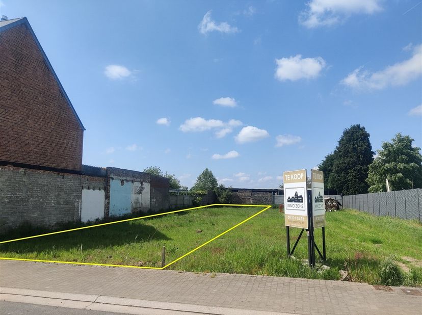 Ontdek deze aantrekkelijke bouwgrond van 366 m² in een rustige straat in het landelijke Massemen (Wetteren). Deze bouwgrond biedt een perceelbreedte v