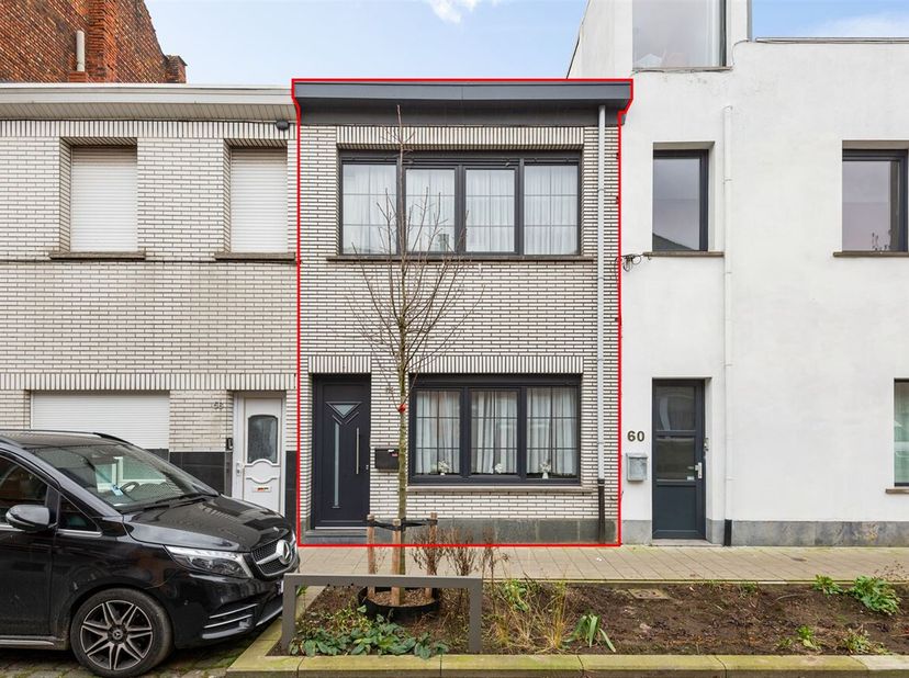 Gerenoveerde woning met 3 slaapkamers op centrale locatie! &lt;br /&gt;
Ligging: Deze woning is gunstig en centraal gelegen nabij de Bredabaan. Verschillend