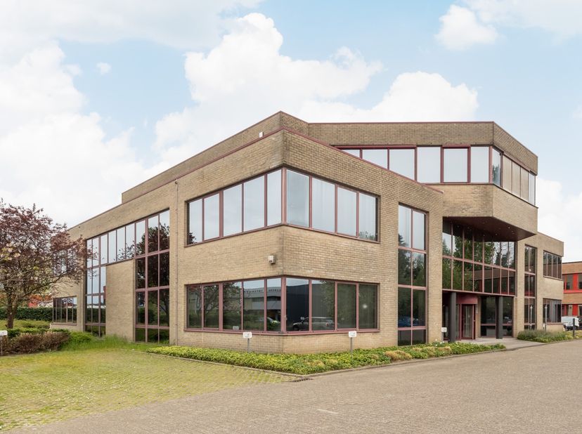 Kantoren gelegen op supercentrale ligging in Aartselaar met een vlotte bereikbaarheid. (gelegen aan de achterzijde zijde van het gebouw)&lt;br /&gt;
&lt;br /&gt;