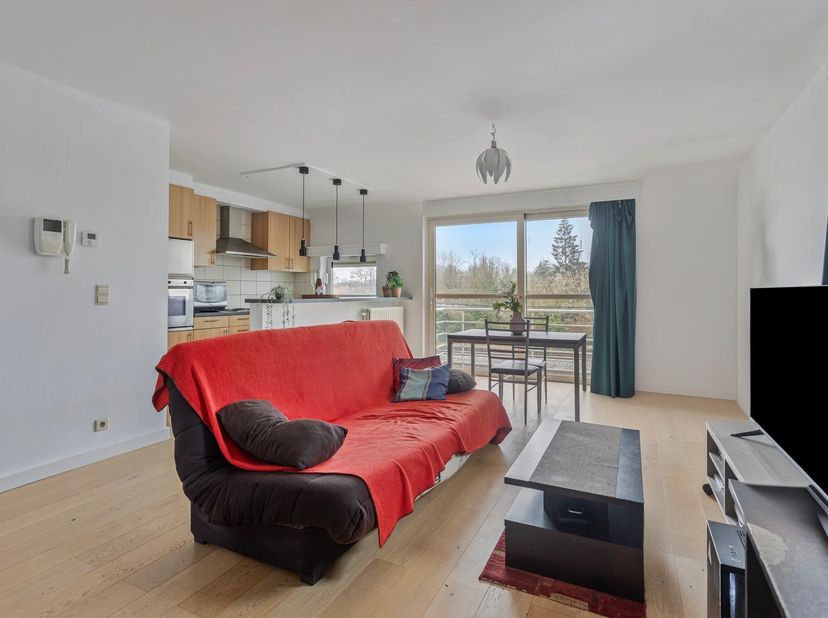 Dit appartement met 2 slaapkamers bevindt zich op de 2e verdieping van residentie &#039;Mayflower&#039; die gelegen is aan de Florastraat in De Pinte. &lt;br /&gt;
He
