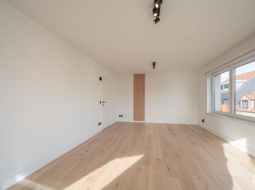 Ruim hoekappartement gelegen nabij de Lippenslaan, het station en Duinenwater.&lt;br /&gt;
Indeling: inkomhall, ruime leefruimte met halfopen keuken voorzie