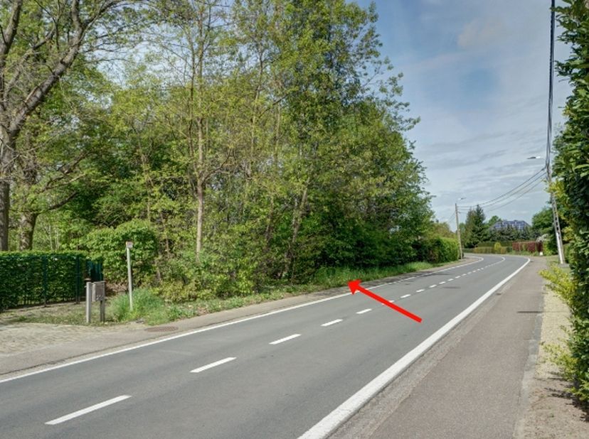 Perceel bouwgrond voor open bebouwing.&lt;br /&gt;
Oppervlakte: 8a00ca&lt;br /&gt;
Breedte: driehoekig perceel met 38m50 breedte vooraan - diepte circa 41m&lt;br /&gt;