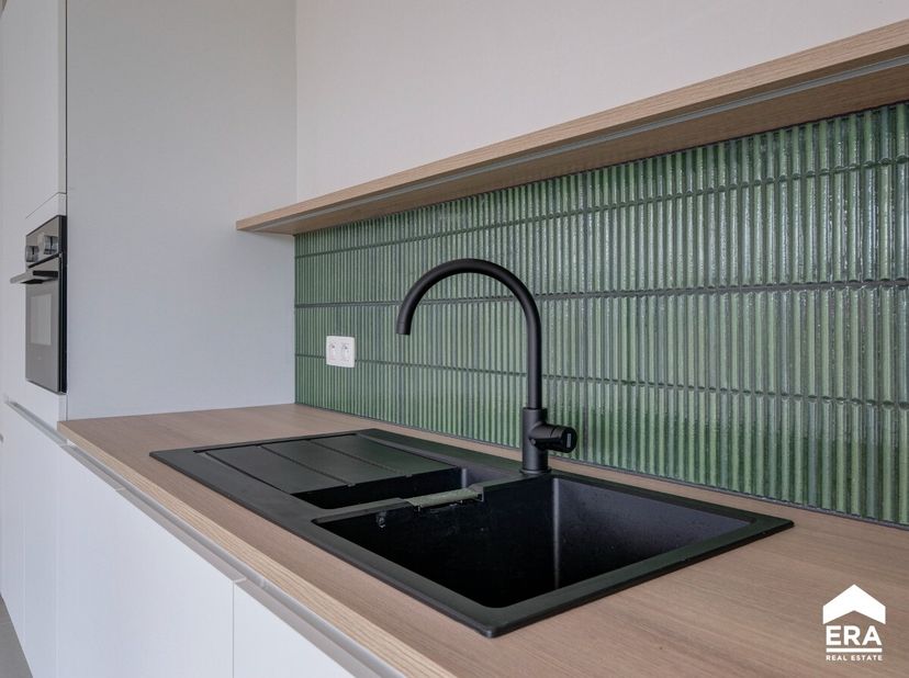 Instapklaar gelijkvloers appartement met 2 slaapkamers, overdekt terras en tuintje op wandelafstand van het centrum van Herk-de-Stad. Gelijkvloers app