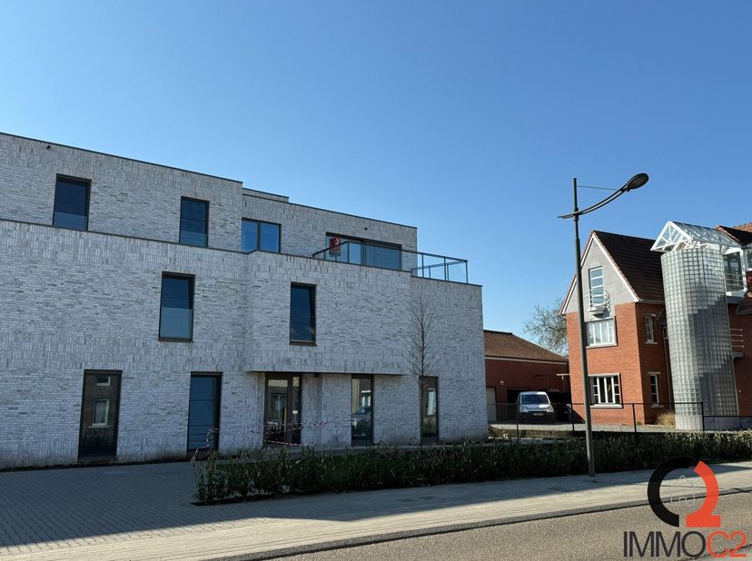 Energie neutrale nieuwbouw penthouse met 2 slaapkamers binnen residentie Belisa gelegen in het centrum van Munsterbilzen.&lt;br /&gt;
De indeling is als vol