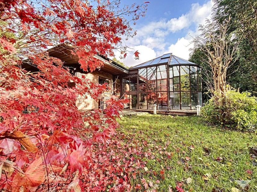 Ontdek dit unieke pand in Heverlee op een toplocatie. Een oase van rust en elegantie met een bewoonbare oppervlakte van 184m². De woning telt 3 slaapk