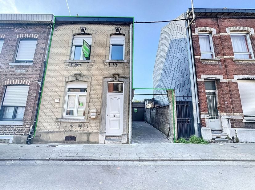 À deux pas des commodités, laissez-vous séduire par cette charmante maison 3 façades entièrement rénovée !&lt;br /&gt;
Dune superficie habitable de 110 m² (
