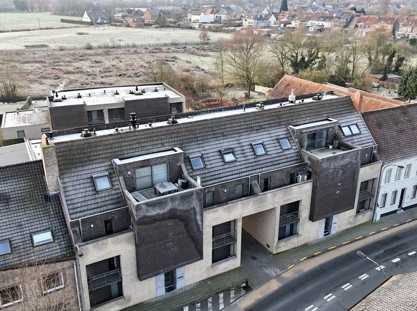 Luxueus ingerichte penthouse met 3 slaapkamers en garage te Kuurne.&lt;br /&gt;
Dit appartementsgebouw, nabij het centrum van Kuurne, is gebouwd in het jaar