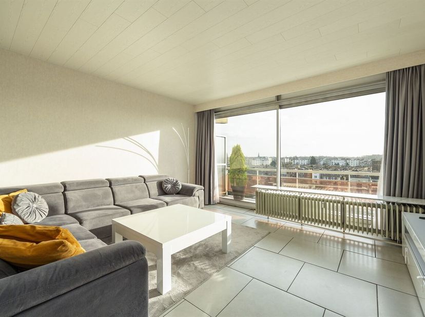 Modern appartement met fenomenaal uitzicht over Deurne en Borgerhout. Dit prachtige appartement op de 7de verdieping biedt alles wat je zoekt: stijl,