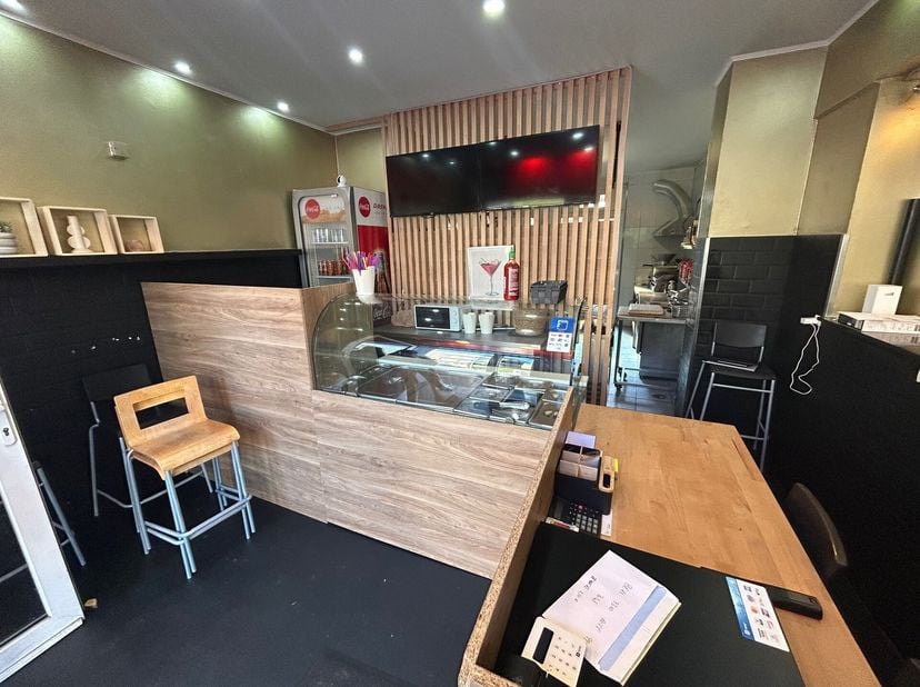 Nous vous proposons la reprise dun restaurant au concept Takeaway et livraisons.Ce restaurant de burger et panini à lexcellente situation à Uccle prop