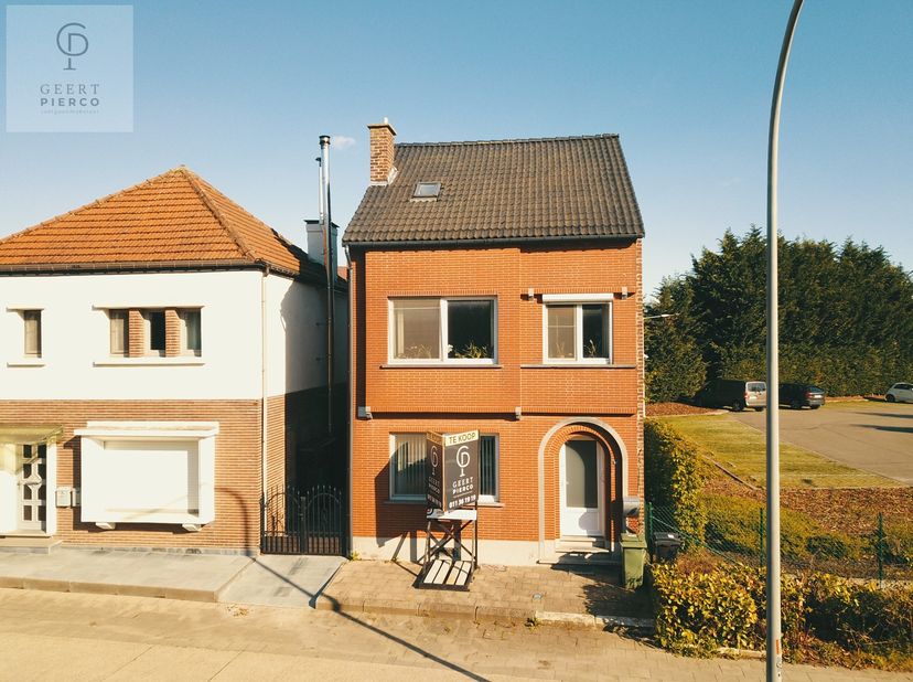 Deze gezellige woonst te Landen ligt op een zeer goede locatie. &lt;br /&gt;
Op 5 minuten wandelen van het treinstation en vlak langs enkele winkelketens re