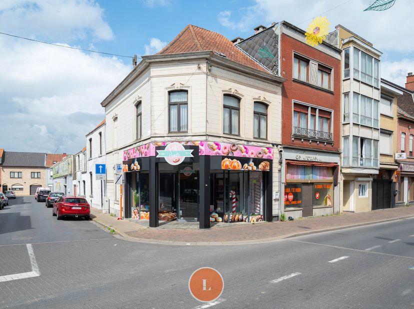 Handelspand met woonst gelegen op een totale oppervlakte van 175m² met 214m² bewoonbare oppervlakte! &lt;br /&gt;
&lt;br /&gt;
Ontdek de perfecte plek voor jouw o