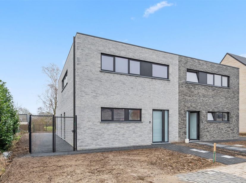 Wie de prijs/kwaliteit verhouding analyseert, krijgt hier zeker waar voor zn geld, met liefst 3 kamers. Alle nieuwe technieken worden hier toegepast: