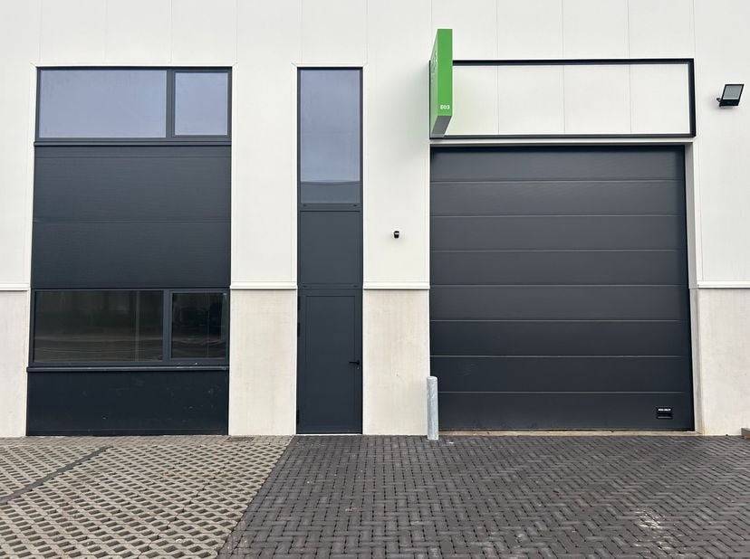 KMO-unit E03 van 216m² is gelegen  in het nieuwe KMO-project Green Business Park &quot;Woudpark&quot;, gelegen op de industriezone Genk-Noord, vlakbij het Alber