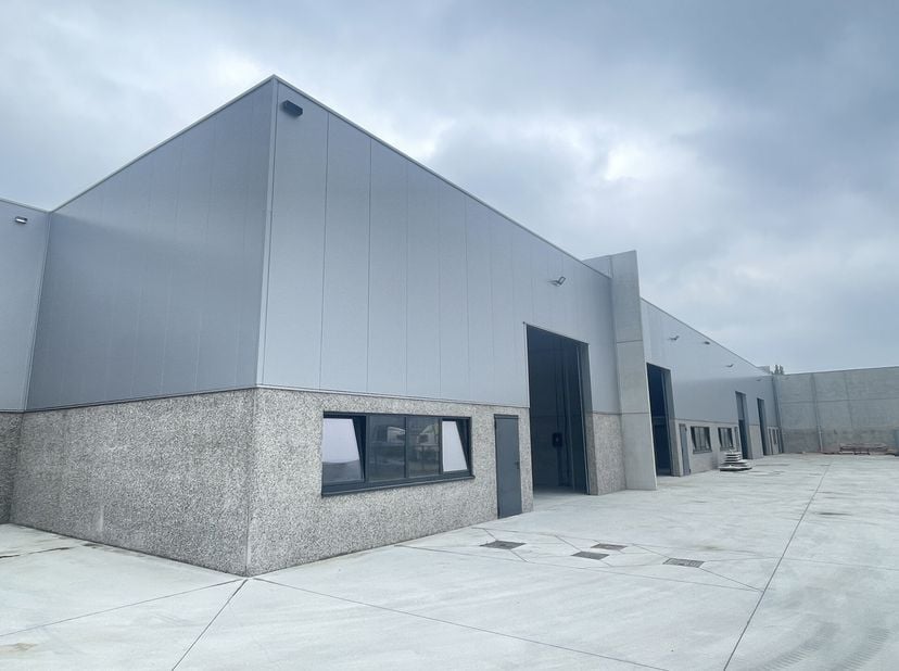 Op de strategisch gelegen KMO-zone te Bornem bieden wij nieuwbouw KMO-units aan van ca. 466 m². Elke unit is voorzien van twee private parkeerplaatsen