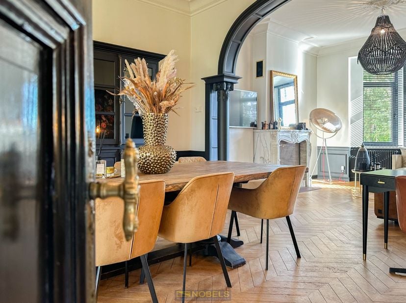 EXCLUSIEVE COTTAGEVILLA op DE ZUIDFLANK VAN HET HOTONDBOS is een architecturale parel uit 1928, ontworpen door DESMET THEOFIEL. Gelegen in het IDYLLIS