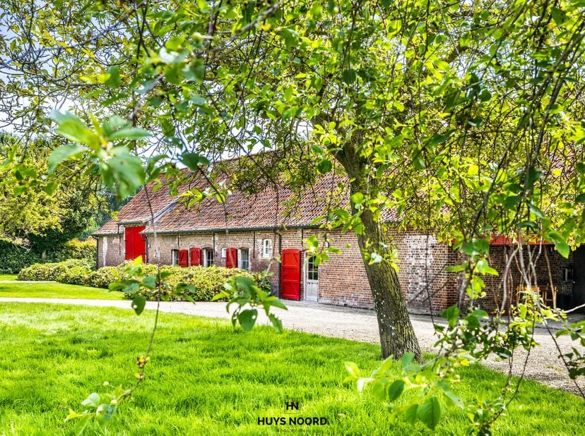 *** IN OPTIE ***&lt;br /&gt;
&lt;br /&gt;
Rustig en landelijk gelegen te Bellem, deelgemeente van Aalter, bieden wij u dit prachtig Hoeve-Landhuis aan. &lt;br /&gt;
&lt;br