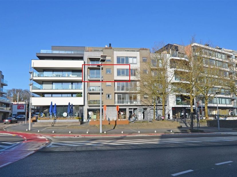 Dit instapklare appartement uit ±2005 is gelegen op de derde verdieping van een kleinschalige en kwalitatieve residentie. De centrale ligging, de duur