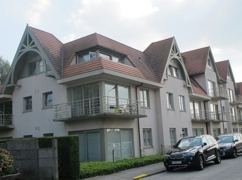 Dakappartement met 2 slaapkamers en dakterras te huur in centrum Aalter nabij station en op wandelafstand van de winkels.&lt;br /&gt;
&lt;br /&gt;
Het appartement