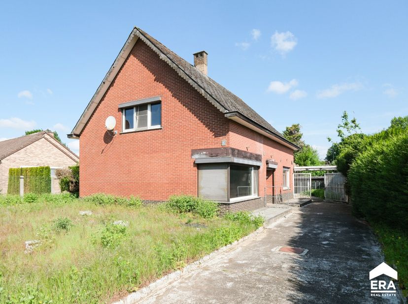 [[ DIT PAND NEEMT DEEL AAN DE ERA OPEN HUIZEN DAG OP 14/6 VAN 13:00 TOT 14:00 ]] Bent u op zoek naar een renovatieproject met veel mogelijkheden in he