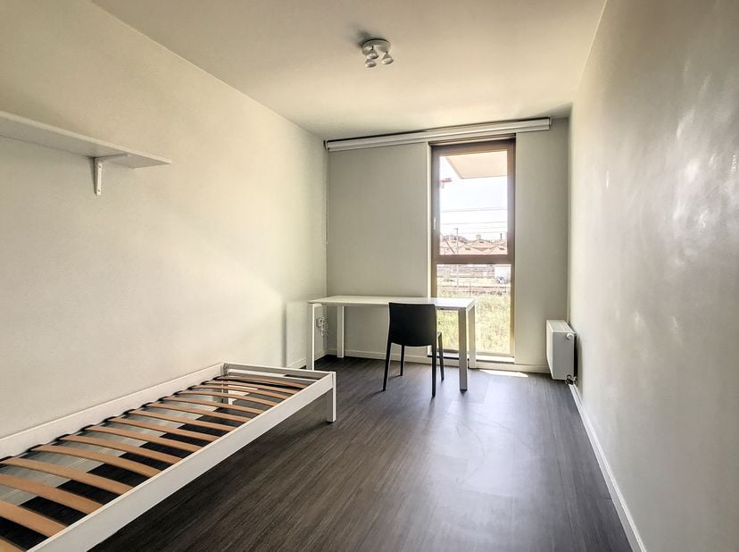 Située près du centre de Bruges, nous proposons une chambre étudiante meublée à vendre au sein de la résidence B/KOT.&lt;br /&gt;
Ces nouveaux studios sont
