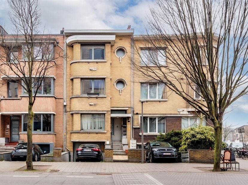 Cet immeuble d&#039;appartements agréé est situé sur la Morckhovenlei à Borgerhout. Il s&#039;agit d&#039;une rue secondaire tranquille de la Herentalsebaan, à proxi