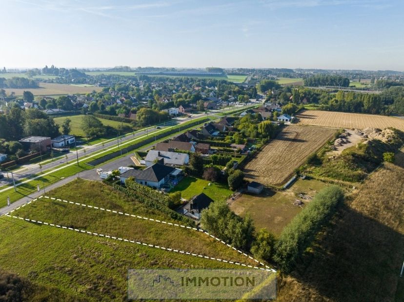 Dit is een opportuniteit voor wie van een nieuwbouw droomt op een perceel dat &#039;ietsje meer&#039; mag zijn. Met 1170m² oppervlakte biedt deze eigendom priva