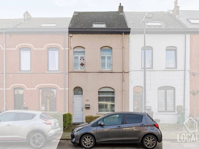 Te Asserendries in Aalst vindt u deze te moderniseren woning aan met 4 slaapkamers en gezellige stadstuin. Ondanks zijn rustige ligging bevindt deze w