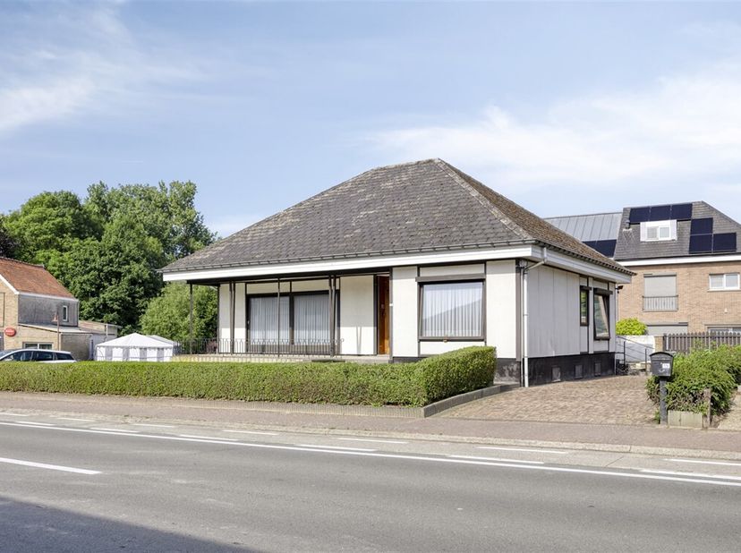 Découvrez cette charmante maison au coeur d&#039;Elene. D&#039;une surface habitable de 104m² sur un terrain de 360m², cette maison offre une combinaison idéale