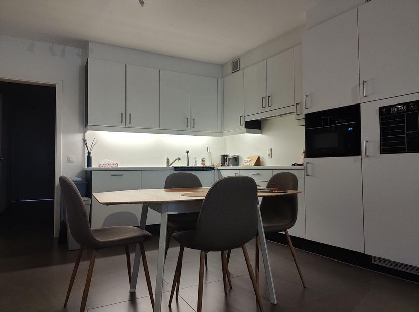 Dit gezellig appartement is gelegen nabij het centrum van Dessel, langs de rustige Lorzestraat.&lt;br /&gt;
Het appartement is toegankelijk via de gemeensch